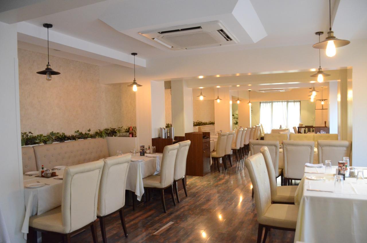 Hotel Srimaan Pune Bagian luar foto
