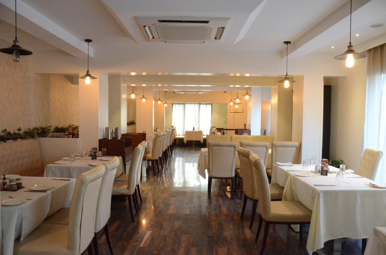 Hotel Srimaan Pune Bagian luar foto