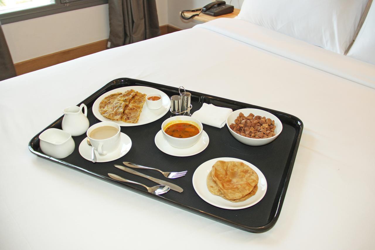 Hotel Srimaan Pune Bagian luar foto