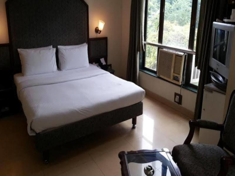 Hotel Srimaan Pune Bagian luar foto