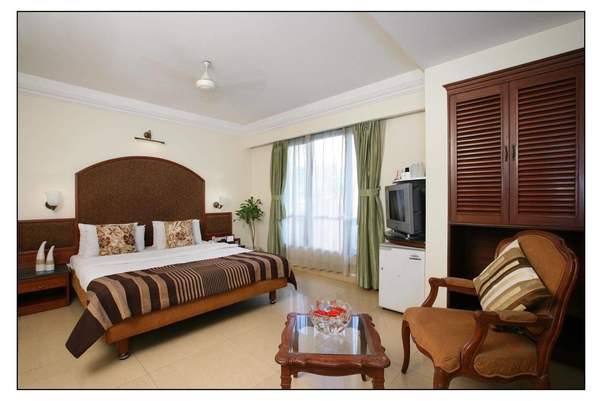 Hotel Srimaan Pune Bagian luar foto